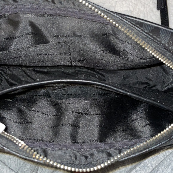 Micheal Kors adjustable cross body /Fanny pack - Picture 5 of 5